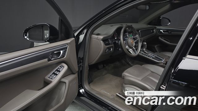 Porsche Macan 2.0 95B 2021 — фото 10