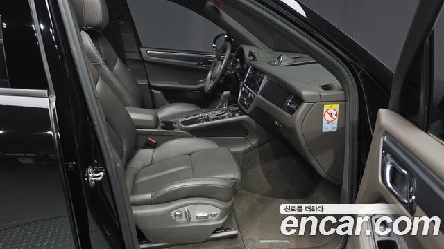 Porsche Macan 2.0 95B 2021 — фото 16
