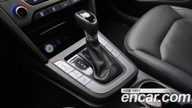 Hyundai Avante (AD) 1.6 e-VGT Premium 2016 — фото 9