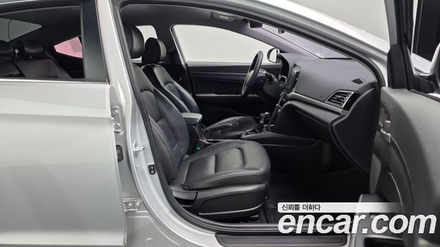 Hyundai Avante (AD) 1.6 e-VGT Premium 2016 — фото 11