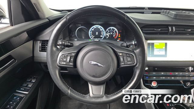 Jaguar XF (X260) 20d Prestige AWD 2017 — фото 17