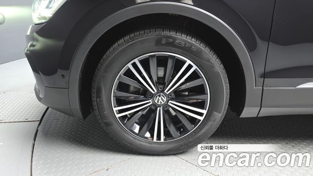 Volkswagen Tiguan (II) 2.0 TDI Premium 2021 — фото 5