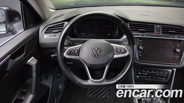 Volkswagen Tiguan (II) 2.0 TDI Premium 2021 — фото 13