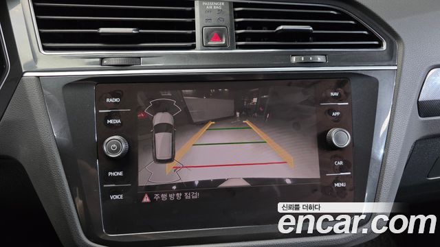 Volkswagen Tiguan (II) 2.0 TDI Premium 2021 — фото 15