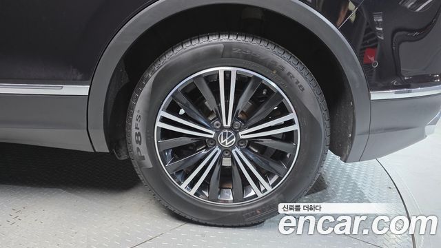 Volkswagen Tiguan (II) 2.0 TDI Premium 2021 — фото 21