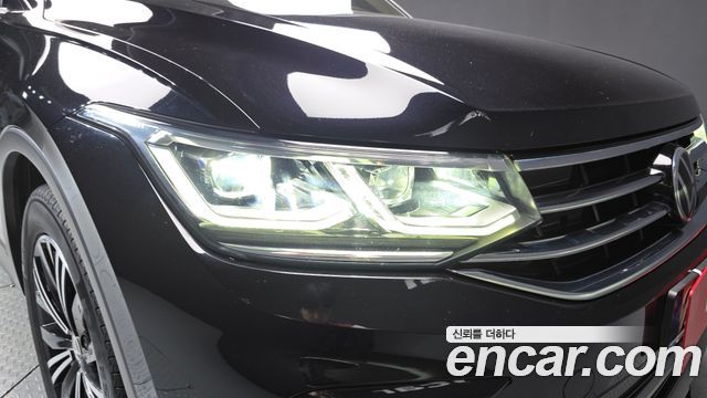 Volkswagen Tiguan (II) 2.0 TDI Premium 2021 — фото 22