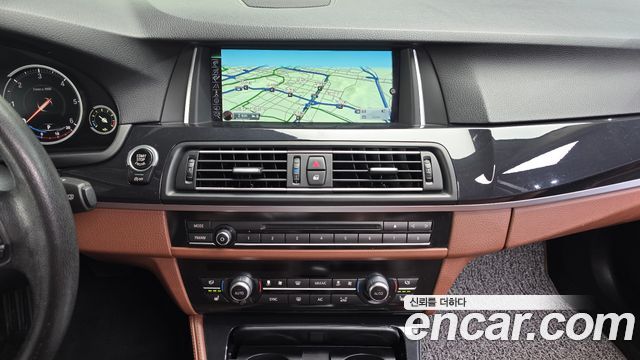 BMW 5 Series (F10) 520d xDrive M Aero Dynamic 2016 — фото 14