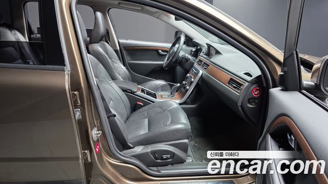 Volvo XC70 D5 3rd 2014 — фото 12