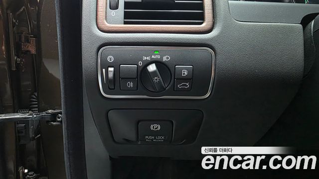 Volvo XC70 D5 3rd 2014 — фото 16