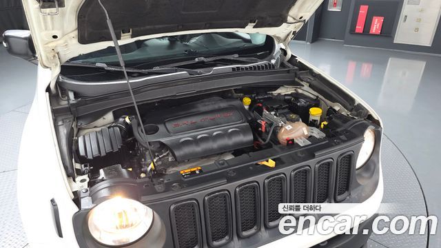 Jeep Renegade 2.4 Longitude 2016 — фото 6