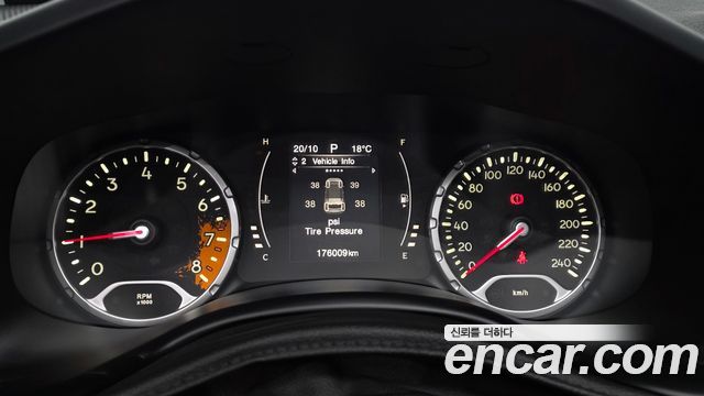 Jeep Renegade 2.4 Longitude 2016 — фото 8