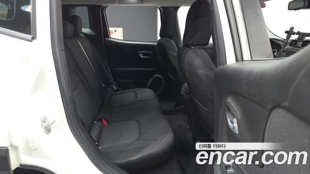 Jeep Renegade 2.4 Longitude 2016 — фото 12