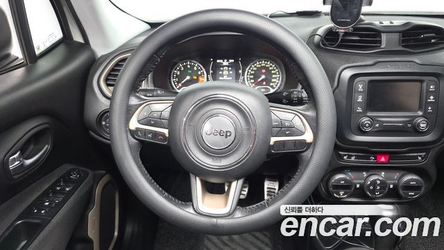 Jeep Renegade 2.4 Longitude 2016 — фото 13