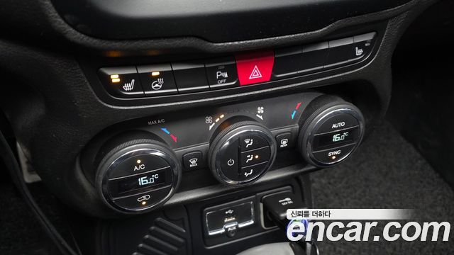 Jeep Renegade 2.4 Longitude 2016 — фото 16