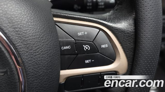 Jeep Renegade 2.4 Longitude 2016 — фото 17