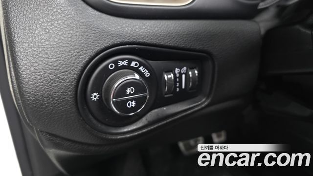 Jeep Renegade 2.4 Longitude 2016 — фото 18