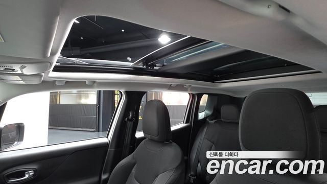 Jeep Renegade 2.4 Longitude 2016 — фото 19
