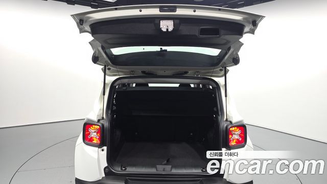 Jeep Renegade 2.4 Longitude 2016 — фото 20