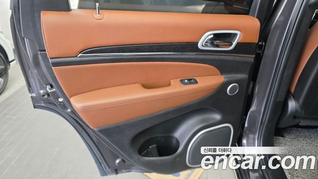 Jeep Grand Cherokee 3.6 Summit WK2 2021 — фото 25