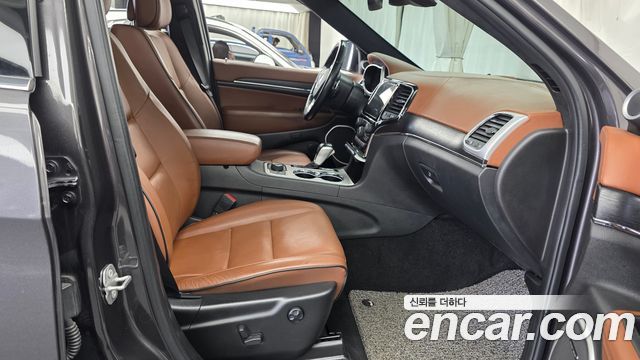 Jeep Grand Cherokee 3.6 Summit WK2 2021 — фото 26