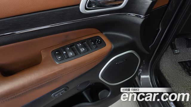 Jeep Grand Cherokee 3.6 Summit WK2 2021 — фото 28