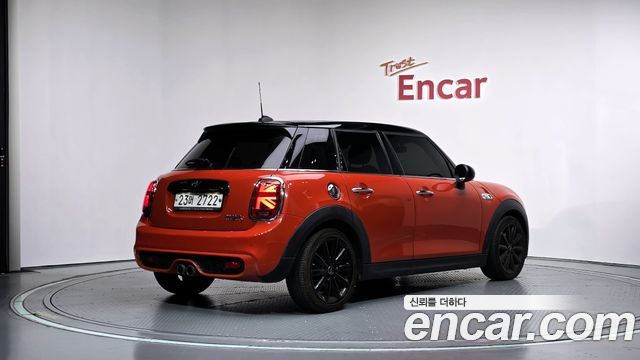 MINI Cooper S 5Door Standard 3rd 2019 — фото 2