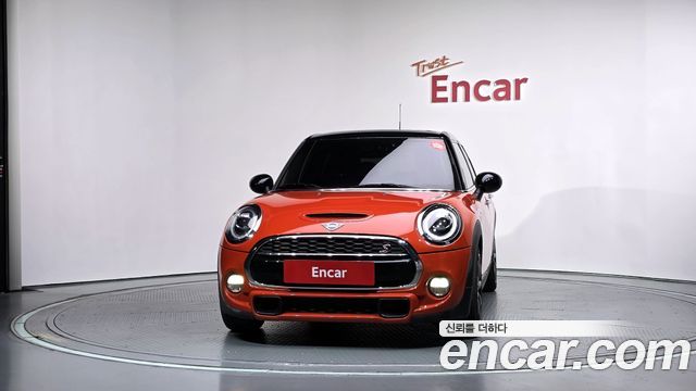 MINI Cooper S 5Door Standard 3rd 2019 — фото 3