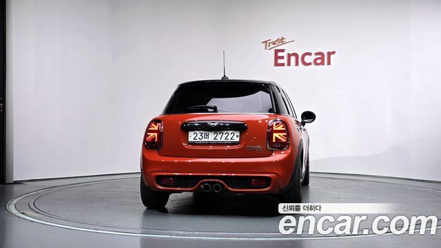 MINI Cooper S 5Door Standard 3rd 2019 — фото 4