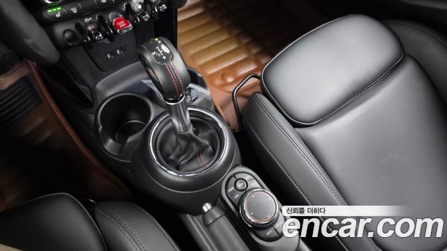 MINI Cooper S 5Door Standard 3rd 2019 — фото 9