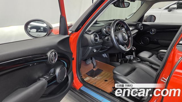 MINI Cooper S 5Door Standard 3rd 2019 — фото 10