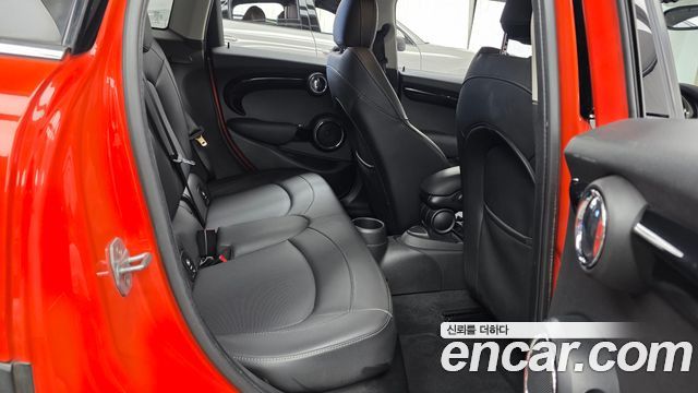 MINI Cooper S 5Door Standard 3rd 2019 — фото 11