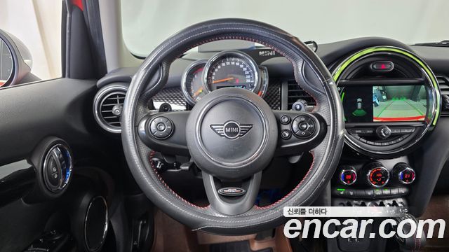 MINI Cooper S 5Door Standard 3rd 2019 — фото 12
