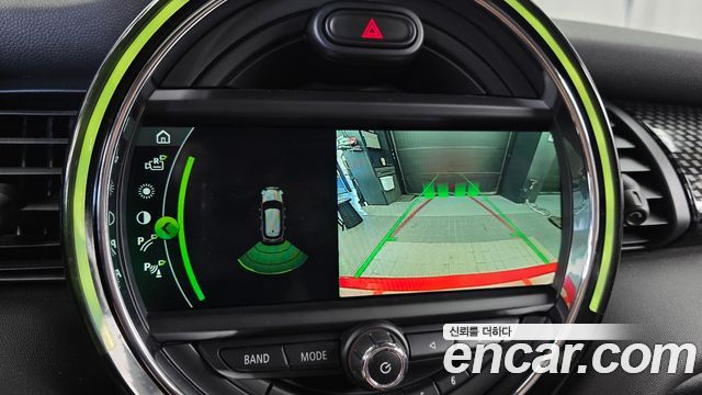 MINI Cooper S 5Door Standard 3rd 2019 — фото 14