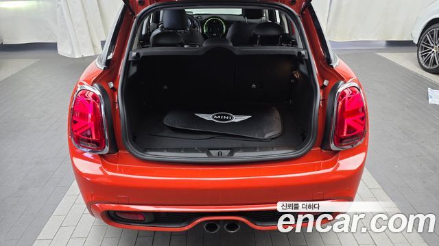 MINI Cooper S 5Door Standard 3rd 2019 — фото 20