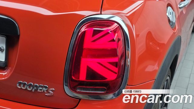 MINI Cooper S 5Door Standard 3rd 2019 — фото 23