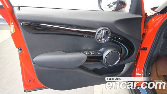 MINI Cooper S 5Door Standard 3rd 2019 — фото 24