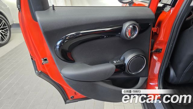 MINI Cooper S 5Door Standard 3rd 2019 — фото 25