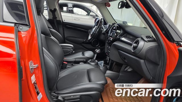 MINI Cooper S 5Door Standard 3rd 2019 — фото 26