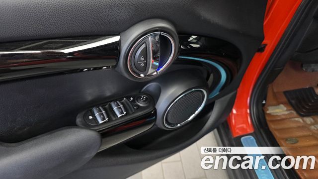 MINI Cooper S 5Door Standard 3rd 2019 — фото 28