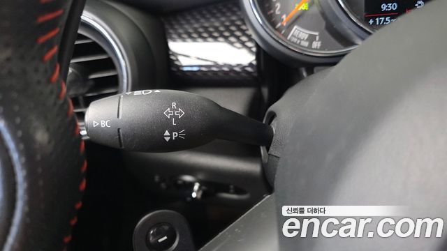 MINI Cooper S 5Door Standard 3rd 2019 — фото 32