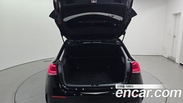Mercedes-Benz A-Class (W177) A220 Hatchback 2021 — фото 31