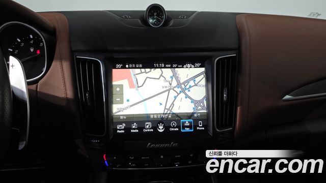 Maserati Levante 3.0 AWD Premium 2017 — фото 12