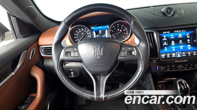 Maserati Levante 3.0 AWD Premium 2017 — фото 13