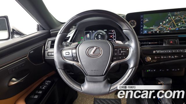 Lexus ES300h (VII) Executive 2025 — фото 14