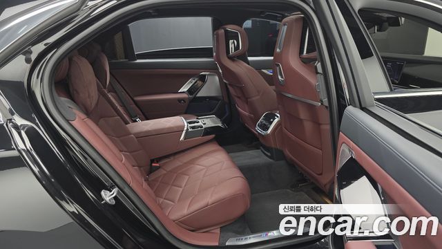BMW 7 Series (G70) 740d xDrive M Sport 2025 — фото 11