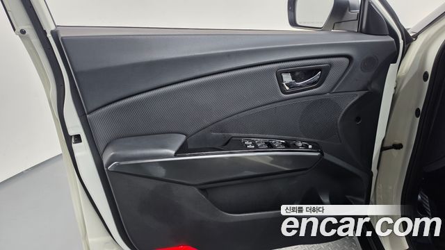 KG Mobility (SsangYong) Very New Tivoli Gasoline 1.5 2WD V3 2022 — фото 24