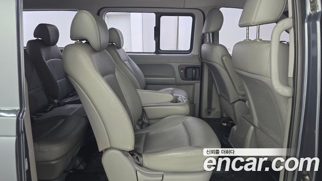 Hyundai Grand Starex 4WD 11-Seater Wagon Modern Special 2018 — фото 11