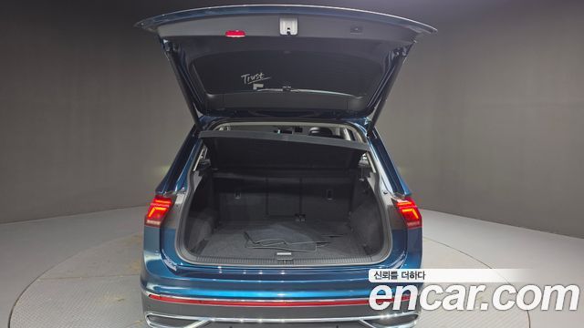 Volkswagen Tiguan (II) 2.0 TDI Prestige 2023 — фото 32