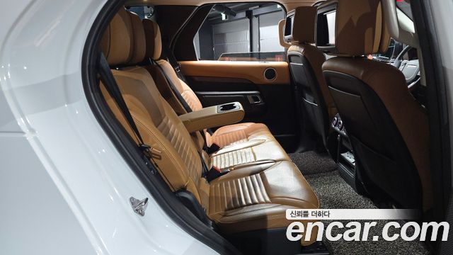 Land Rover Discovery 5 3.0 TD6 HSE Luxury 2018 — фото 11