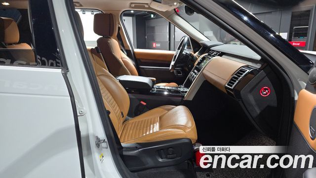 Land Rover Discovery 5 3.0 TD6 HSE Luxury 2018 — фото 12